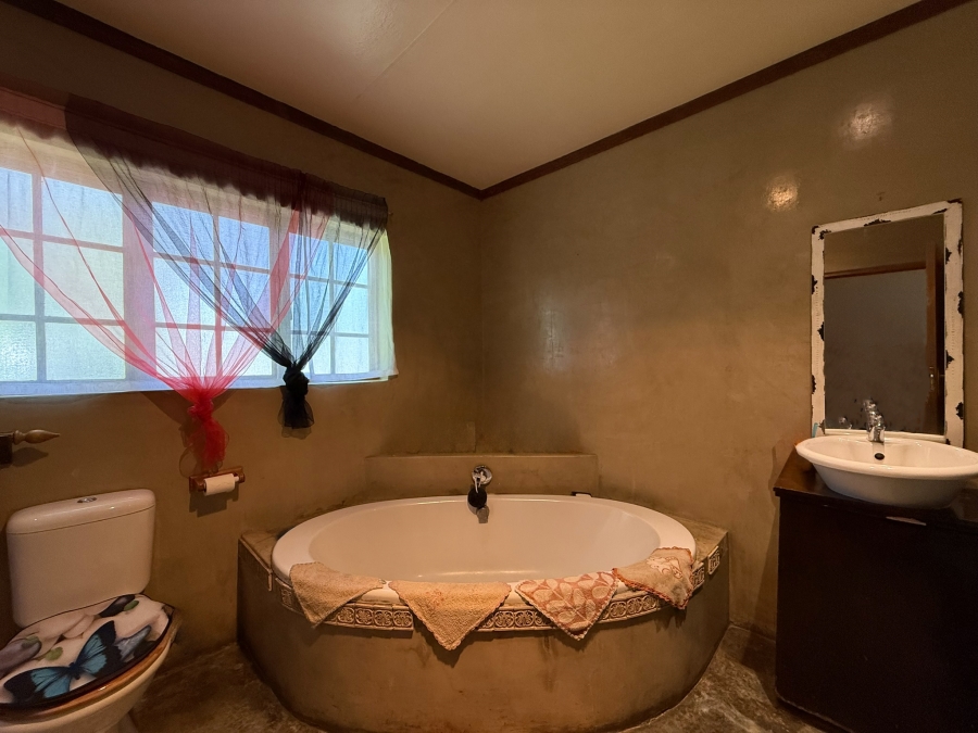 4 Bedroom Property for Sale in Oewersig North West